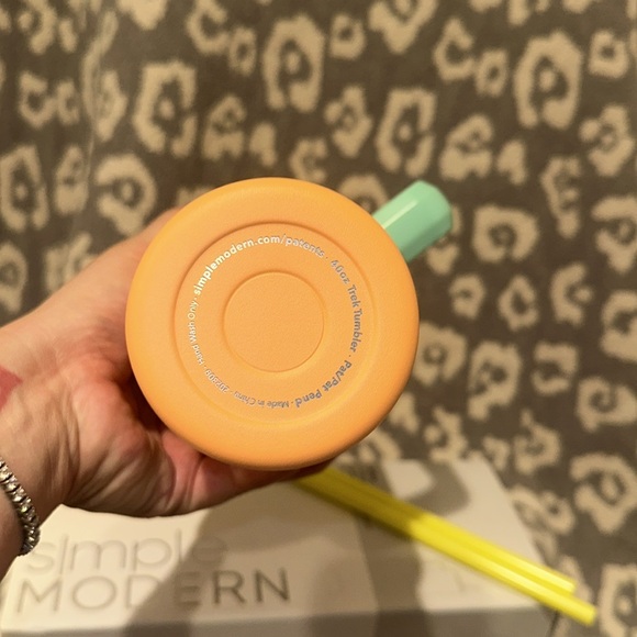 Simple Modern TREK 40oz Tumbler in Tiki Time 🫶🏻 New 🆕 & Never Used ❣️ - Picture 8 of 17